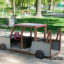 Attrezzatura da parco giochi per bambini a forma di camion.