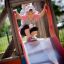 Bambino su un Single Swing with Tower single slide.