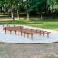 Travi di equilibrio per parco giochi Hip Hop installate su terreno sabbioso in un parco.
