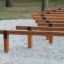 Travi di equilibrio in legno Hip Hop sulla superficie sabbiosa del parco giochi