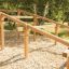 Climb Obstacle wooden ladder in un parco giochi all'aperto