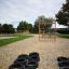 V-shape Net Large climbing net in un'area giochi all'aperto.