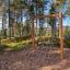 V-shape Net Large climbing net in un parco giochi nel bosco