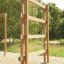 Step And Climb wooden ladder in un'area giochi all'aperto.