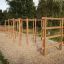 Step And Climb wooden ladder in un contesto di parco all'aperto.