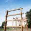 Step And Climb wooden ladder in un'area giochi all'aperto.