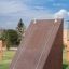 Climbing Ramp steel structure in un parco giochi all'aperto.