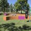 Punching bag sospeso in un'area giochi all'aperto.
