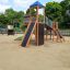 Twister castle with slide su un parco giochi sabbioso