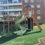 Parco giochi Twister castle with slide in una zona residenziale.