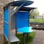 Shelter with table in un parco giochi.