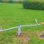 Altalena da parco giochi all'aperto per bambini, Et seesaw, sull'erba verde.