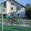 Sirius steel structure in un parco giochi in una zona residenziale