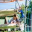 Bambini che giocano sulla struttura da arrampicata Andromeda, steel structure