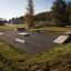 Skate park all'aperto con rampe e Double Quarter-Pipe.
