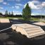 Attrezzatura per skate park Combination 19 con rampe e scale su una superficie asfaltata.