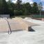 Rampe e rail per skatepark, Fun Box 13 in una giornata di sole.