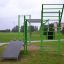 Attrezzatura fitness all'aperto New Age Fit MEDIUM in un contesto di parco.