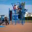 Bambini che giocano sull'attrezzatura del parco giochi New Age Fit MEDIUM.
