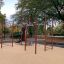 Struttura fitness all'aperto New Age Fit MEDIUM in un contesto di parco.