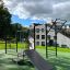 Attrezzatura fitness all'aperto New Age Fit MEDIUM in un contesto di parco.