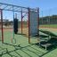 Stazione fitness all'aperto New Age Fit per calisthenics e routine di allenamento.