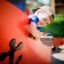 Ragazzo che gioca sulla struttura Fisher Boat Ship Sandbox nell'area giochi.