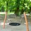 Altalena in gomma BNS Single Swing Robinia 2 Posts su struttura in legno nel parco giochi