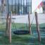 Attrezzatura da parco giochi BNS Single Swing Robinia 4 Posts in un contesto di parco.