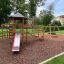 Six Angle with Suspension Bridge single slide set da gioco in un parco con superficie in pacciame