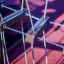 Attrezzatura da parco giochi Six Angle with Suspension Bridge single slide in primo piano che mostra gradini in legno e