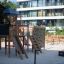 Attrezzatura da parco giochi in legno Explorer castle with slide in un'area parco all'aperto