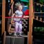 Bambina che gioca su Explorer castle with slide.