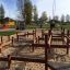 Attrezzatura da gioco per esterni in legno per bambini.