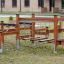 Course struttura da arrampicata in legno per parco giochi con piattaforme sospese ed elementi in corda