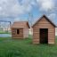 Nature Playhouse casette da gioco in legno all'aperto con altalene sullo sfondo.