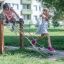 Bambini che giocano sulle attrezzature da parco giochi all'aperto Trapezoidal