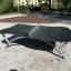 Outdoor Table Tennis Organic tavolo moderno ed elegante in un contesto di parco.