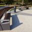 Chicago Bench in un moderno contesto di parco all'aperto.