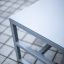 Moderno Kyoto Table HPL su pavimento piastrellato.