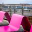 Lounge Sofa rosa in un moderno ambiente esterno.