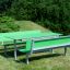 Table & Bench HPL set di mobili da esterno sull'erba nel parco